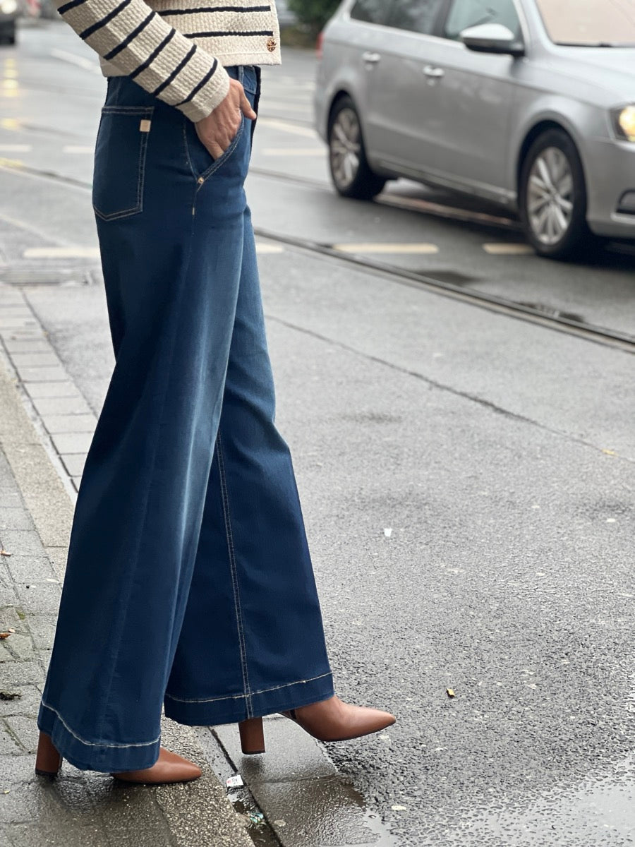 fracomina-jeans-flare-no129-concept-store-duesseldorf