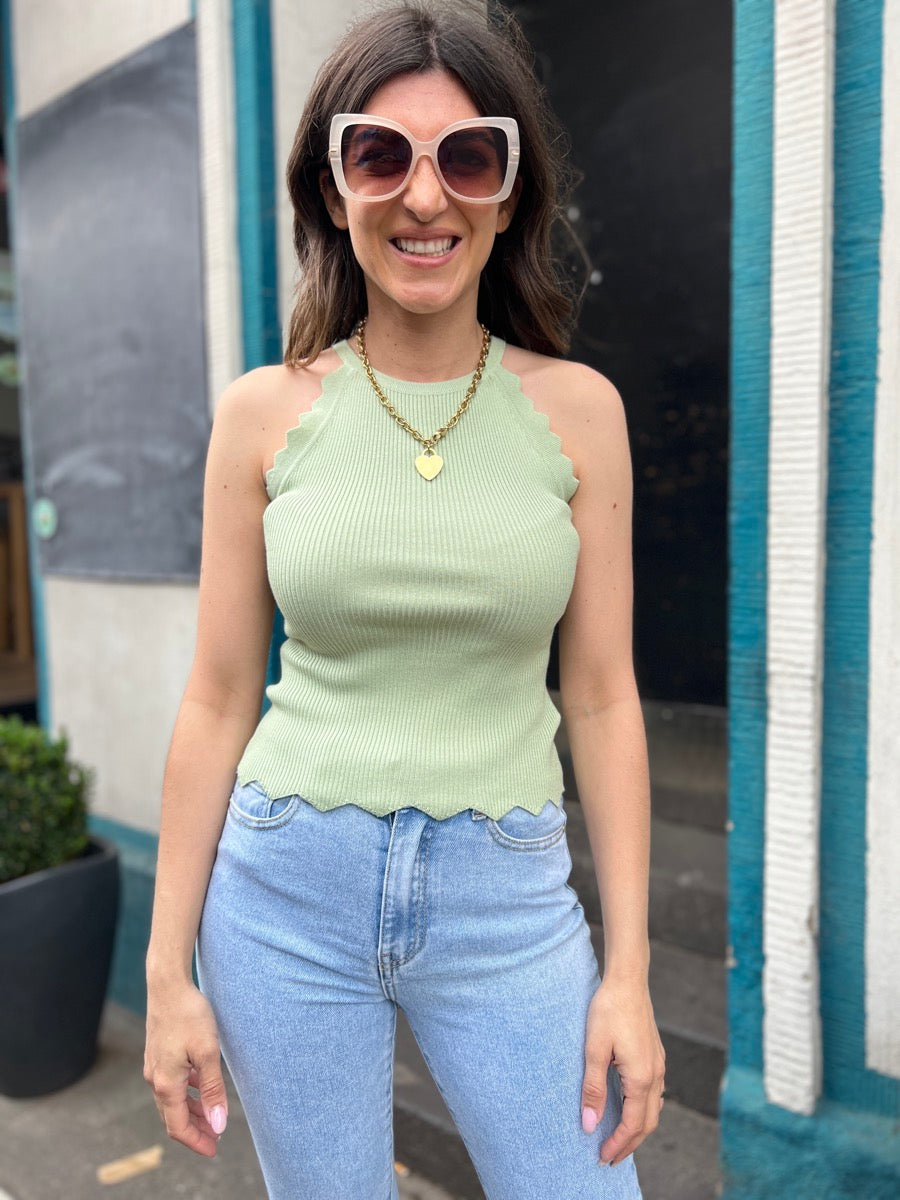 Hallo liebe Corinna, gerne reservieren wir dir die Hose. Ich wünsche dir noch einen schönen Tag und wir freuen uns schon dich im store begrüßen zu können. Mit freundlichen Grüßen Johanna