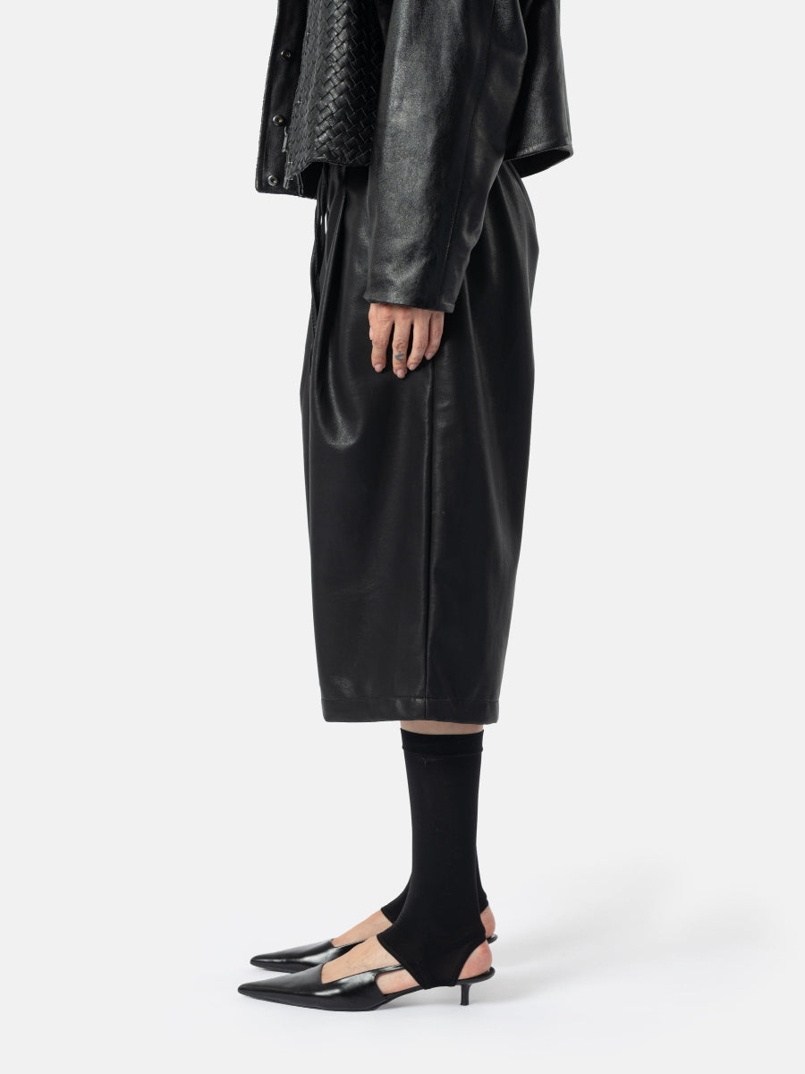elias-rumelis-hose-lixi-vegan-leather-no129-concept-store-duesseldorf