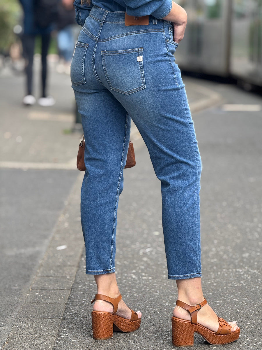 fracomina-jeans-carrot-mum-stonewash-no129-concept-store-duesseldorf