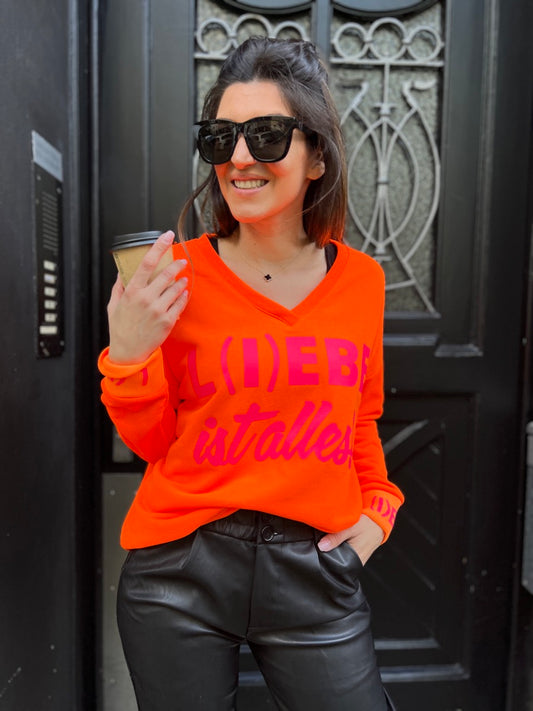 Sweater L(I)EBE ist alles! by Miss Goodlife. No 129 concept store Duesseldorf.